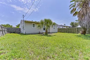 2009 Neumann Dr, Galveston, TX 77551 - Photo 25