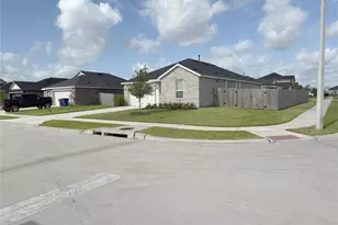 423 Amy St, Angleton, TX 77515 - Photo 3