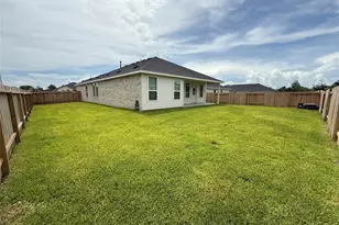 423 Amy St, Angleton, TX 77515 - Photo 39