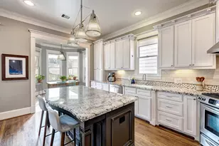310 W 17th St, Houston, TX 77008 - Photo 9