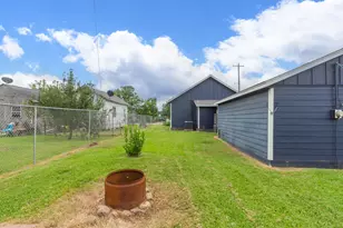 1130 W Broad St, Freeport, TX 77541 - Photo 23