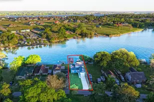 10880 Circle Dr, Willis, TX 77318 - Photo 3