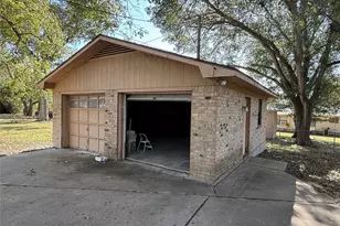 321 Johnson St, Brenham, TX 77833 - Photo 25