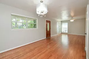 9817 Cedardale Dr, Houston, TX 77055 - Photo 5