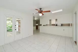 9817 Cedardale Dr, Houston, TX 77055 - Photo 9