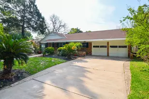 9817 Cedardale Dr, Houston, TX 77055 - Photo 3
