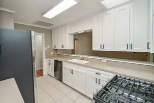 9817 Cedardale Dr, Houston, TX 77055 - Photo 11