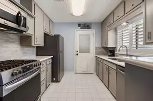 1214 W 31st St, Houston, TX 77018 - Photo 13