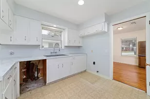 5227 Kinglet St, Houston, TX 77035 - Photo 11