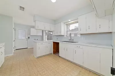 5227 Kinglet Street, Houston, TX 77035 - Photo 9