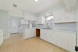 5227 Kinglet St, Houston, TX 77035 - Photo 9