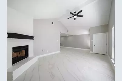 23 Summer Crest Circle, The Woodlands, TX 77381 - Photo 5