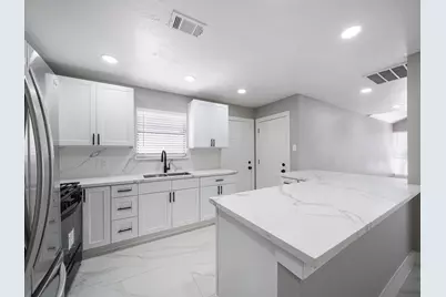 23 Summer Crest Circle, The Woodlands, TX 77381 - Photo 9