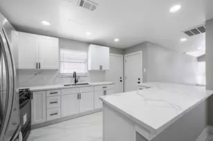 23 Summer Crest Cir, The Woodlands, TX 77381 - Photo 9