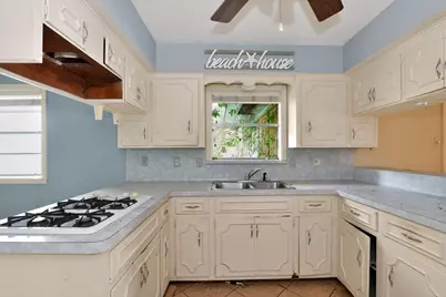 1844 Dolphin Drive, Seabrook, TX 77586 - Photo 9