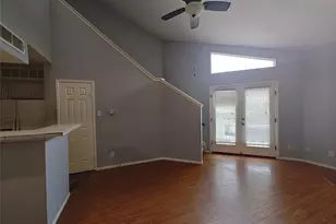 10855 Meadowglen Ln, Houston, TX 77042 - Photo 5