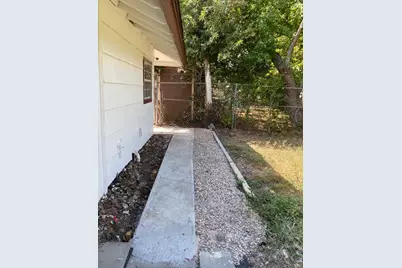 6031 Glenhurst Drive, Houston, TX 77033 - Photo 21