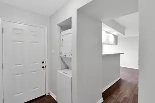 7047 Bissonnet St, Houston, TX 77074 - Photo 9