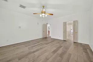2103 5 Iron Dr, Houston, TX 77089 - Photo 9