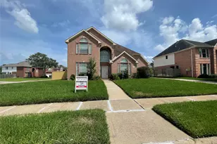 2103 5 Iron Dr, Houston, TX 77089 - Photo 1