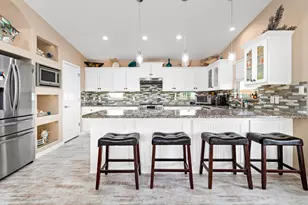 943 Palm Ridge Dr, Crystal Beach, TX 77650 - Photo 11