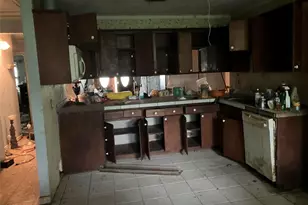 248 Becky St, El Campo, TX 77437 - Photo 9