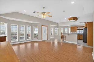 514 Pompano St, Bayou Vista, TX 77563 - Photo 9