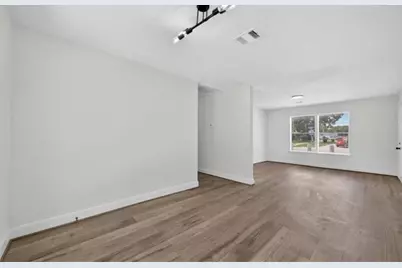 7023 Crestmont Street, Houston, TX 77033 - Photo 7