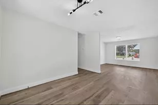 7023 Crestmont St, Houston, TX 77033 - Photo 7