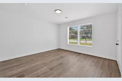 7023 Crestmont Street, Houston, TX 77033 - Photo 9