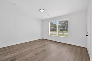 7023 Crestmont St, Houston, TX 77033 - Photo 9