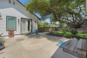 1029 Lady Claire St, Rockport, TX 78382 - Photo 17
