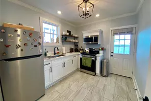 1604 Avenue L, Galveston, TX 77550 - Photo 9