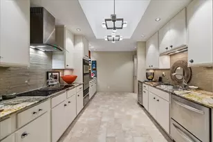 121 N Post Oak Ln, Houston, TX 77024 - Photo 9