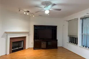 10331 Low Bridge Ln, Sugar Land, TX 77498 - Photo 3