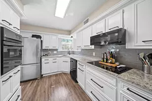 3319 Three Pines Dr, Houston, TX 77339 - Photo 5