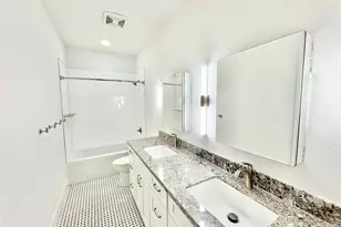 2102 Mechanic St, Galveston, TX 77550 - Photo 7