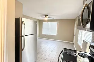 811 N Avenue F, Freeport, TX 77541 - Photo 5