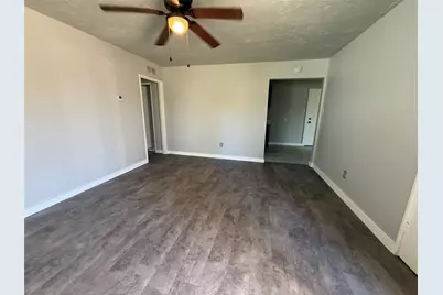 5402 Flamingo Drive, Houston, TX 77033 - Photo 9
