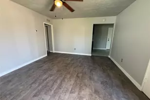 5402 Flamingo Dr, Houston, TX 77033 - Photo 9