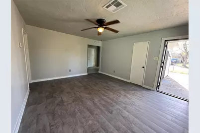 5402 Flamingo Drive, Houston, TX 77033 - Photo 3