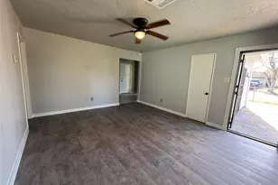 5402 Flamingo Dr, Houston, TX 77033 - Photo 3
