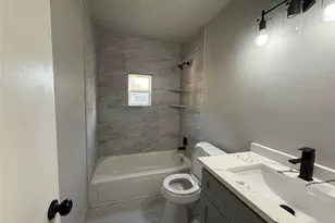5402 Flamingo Dr, Houston, TX 77033 - Photo 13