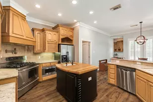 607 Walnut St, Lake Jackson, TX 77566 - Photo 21