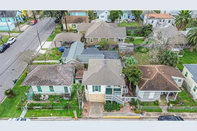 3705 Avenue Q 1/2, Galveston, TX 77550 - Photo 13