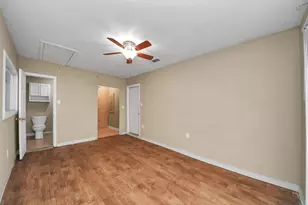 811 Hillcrest Dr, Conroe, TX 77301 - Photo 9