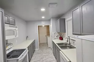 302 Blakeley Dr, San Antonio, TX 78209 - Photo 5