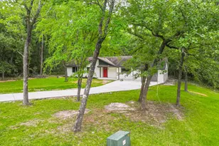 26701 Knotty Wood Ct, Huntsville, TX 77320 - Photo 3