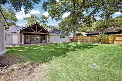 10143 Whiteside Lane, Houston, TX 77043 - Photo 25