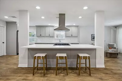 10143 Whiteside Lane, Houston, TX 77043 - Photo 13